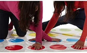 Hasbro Gaming Klasik Twister Oyunu | Çocuklar İçin Parti Oyunu | İç Mekânda Aktif Oyun Eğlencesi | 6 Yaş ve Üzeri | 2 veya Daha Fazla Oyuncu | Aile Oyunu - Görsel 3