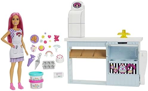 Alternative view of Pasta Dükkanı Oyun Seti ve Pembe Saçlı 30 cm Minyon Bebek, Fırın Standı, Pasta Yapma Özelliği, 20'den Fazla Oyun Parçası, 3 Yaş ve Üzeri için (HGB73)