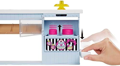 Pasta Dükkanı Oyun Seti ve Pembe Saçlı 30 cm Minyon Bebek, Fırın Standı, Pasta Yapma Özelliği, 20'den Fazla Oyun Parçası, 3 Yaş ve Üzeri için (HGB73) - Görsel 3