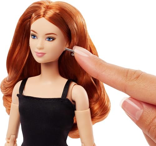 Alternative view of Basics Model 04 koleksiyona uygun bebek, siyah mini elbisesi, botları ve standart kalıp kıyafetleriyle eklemleri bükülebilen, kafası değiştirilebilen, kızıl kıvırcık saçlı, JBH74