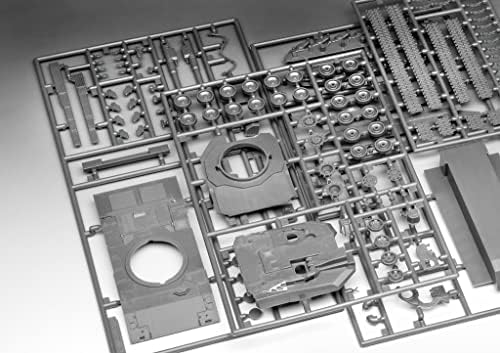 Alternative view of RevellPanzer III "World of Tanks" Model Kit Askeri Araçlar