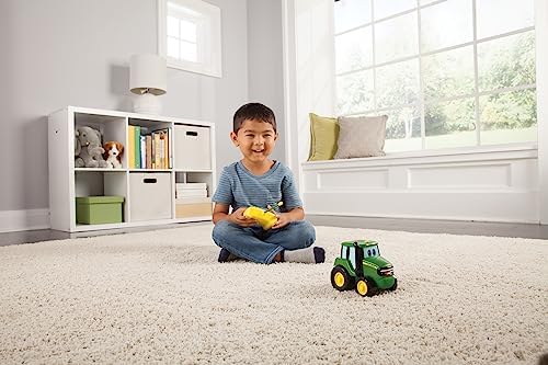 Alternative view of Tomy JD RC John Deere Uzaktan Kumandalı Traktör