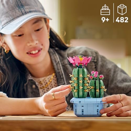 Çiçekli Kaktüs 11509 - Tam Çiçek Açmış Büyük Kaktüs ve Tomurcuklara Sahip Küçük Kaktüs İçeren Sevgililer Günü'ne Özel Çiçek Yapım Seti (482 Parça)
