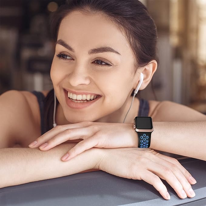 Apple Watch Seri 1/2/3/4/5/6/7/se/8/ultra İle Uyumlu Delikli Silikon Kordon Kayış 42-44-45-49 mm (Siyah - Mavi)