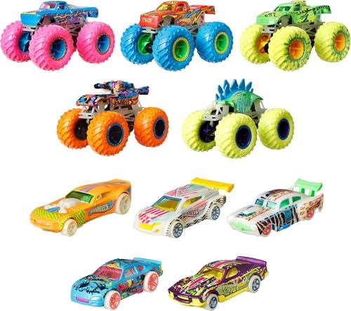 Trucks Karanlıkta Parlayan Araçlar Paketi   Trucks Karanlıkta Parlayan Araçlar Paketi 5 adet  Trucks aracı ve 5 adet araba içeren çoklu paket HCB57