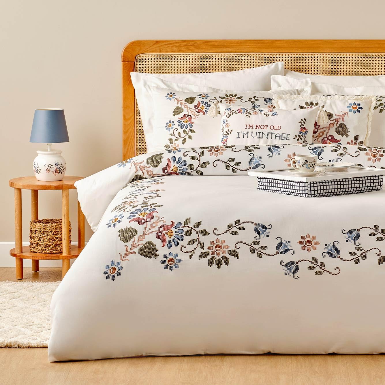 Vintage Çiçek Desenli%100 Pamuk Saten Nevresim Seti, Beyaz, Tek Kişilik (Nevresim: 160x220 cm / 1 Adet Yastık Kılıfı: 50x70 cm)